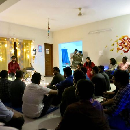 Beehive Commune Hyderabad Hostel Bagian luar foto