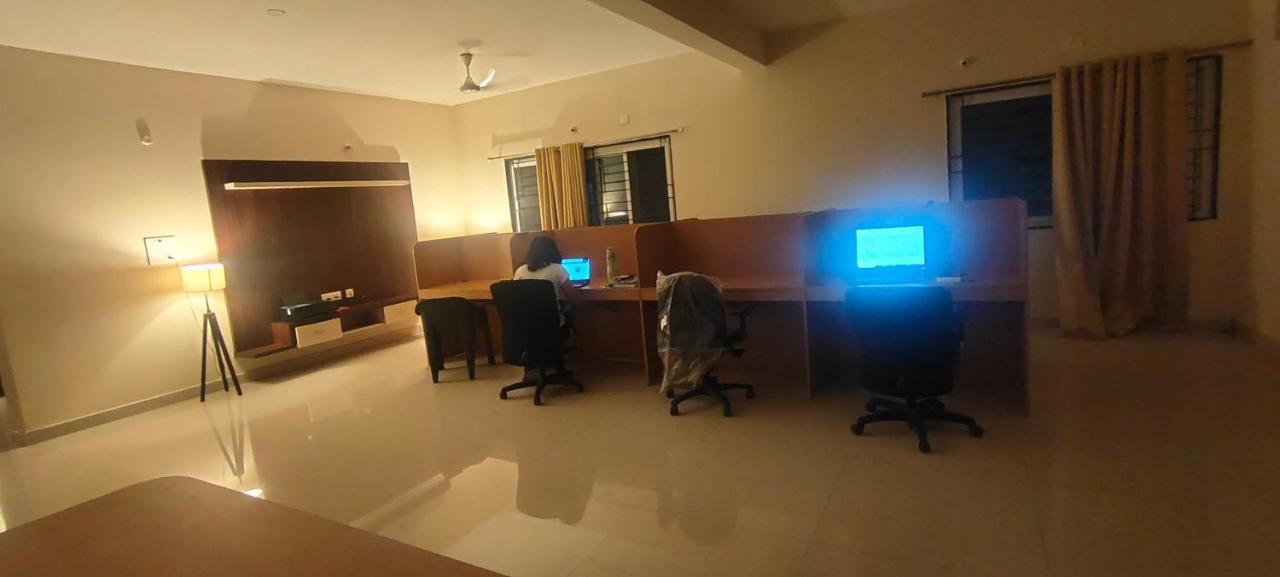 Beehive Commune Hyderabad Hostel Bagian luar foto