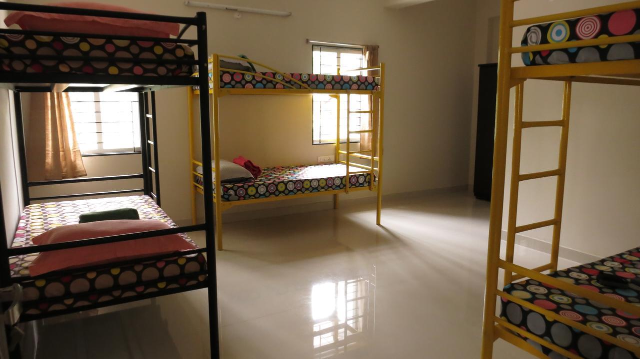 Beehive Commune Hyderabad Hostel Bagian luar foto