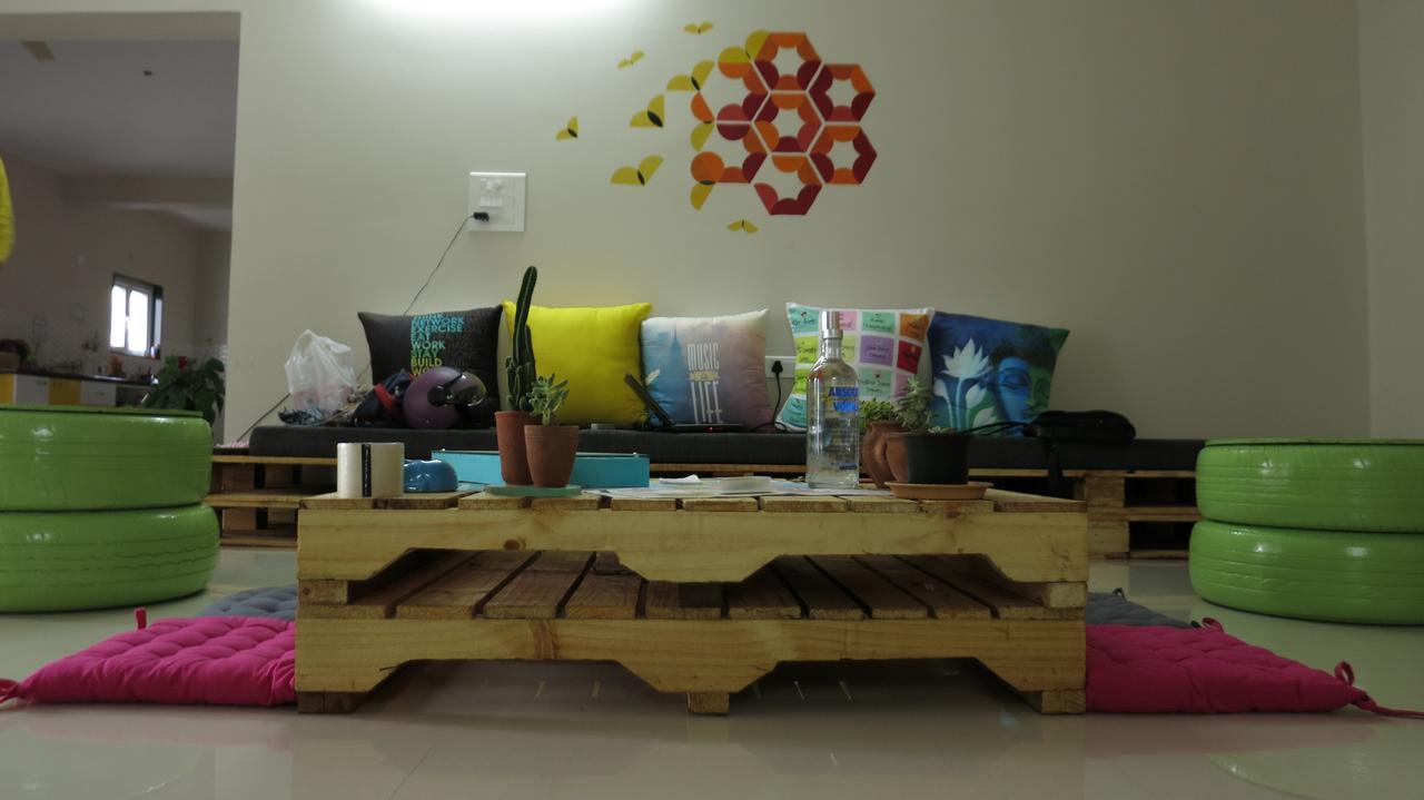 Beehive Commune Hyderabad Hostel Bagian luar foto