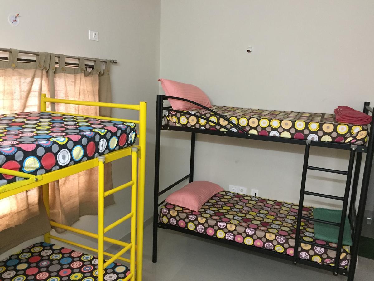 Beehive Commune Hyderabad Hostel Bagian luar foto