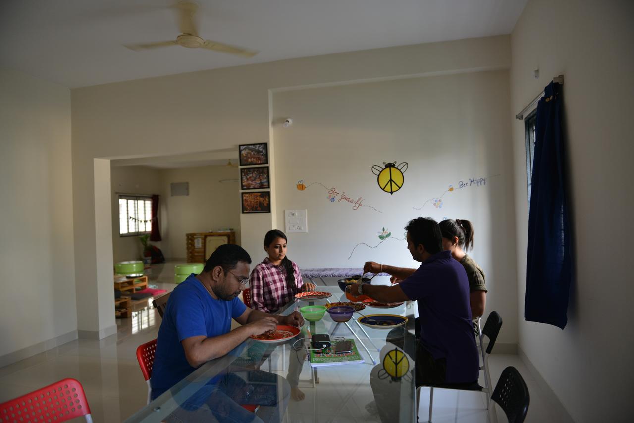 Beehive Commune Hyderabad Hostel Bagian luar foto