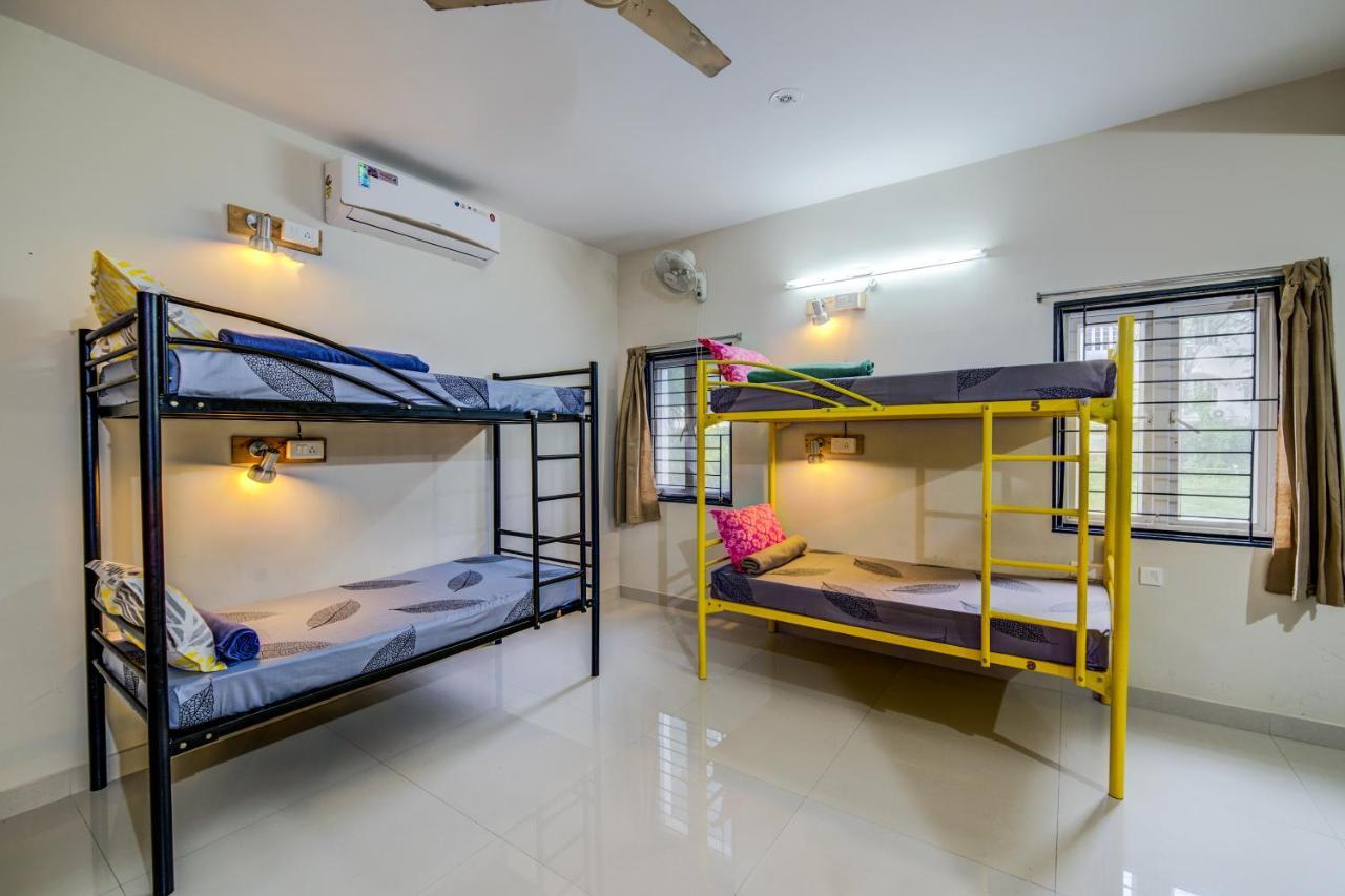 Beehive Commune Hyderabad Hostel Bagian luar foto