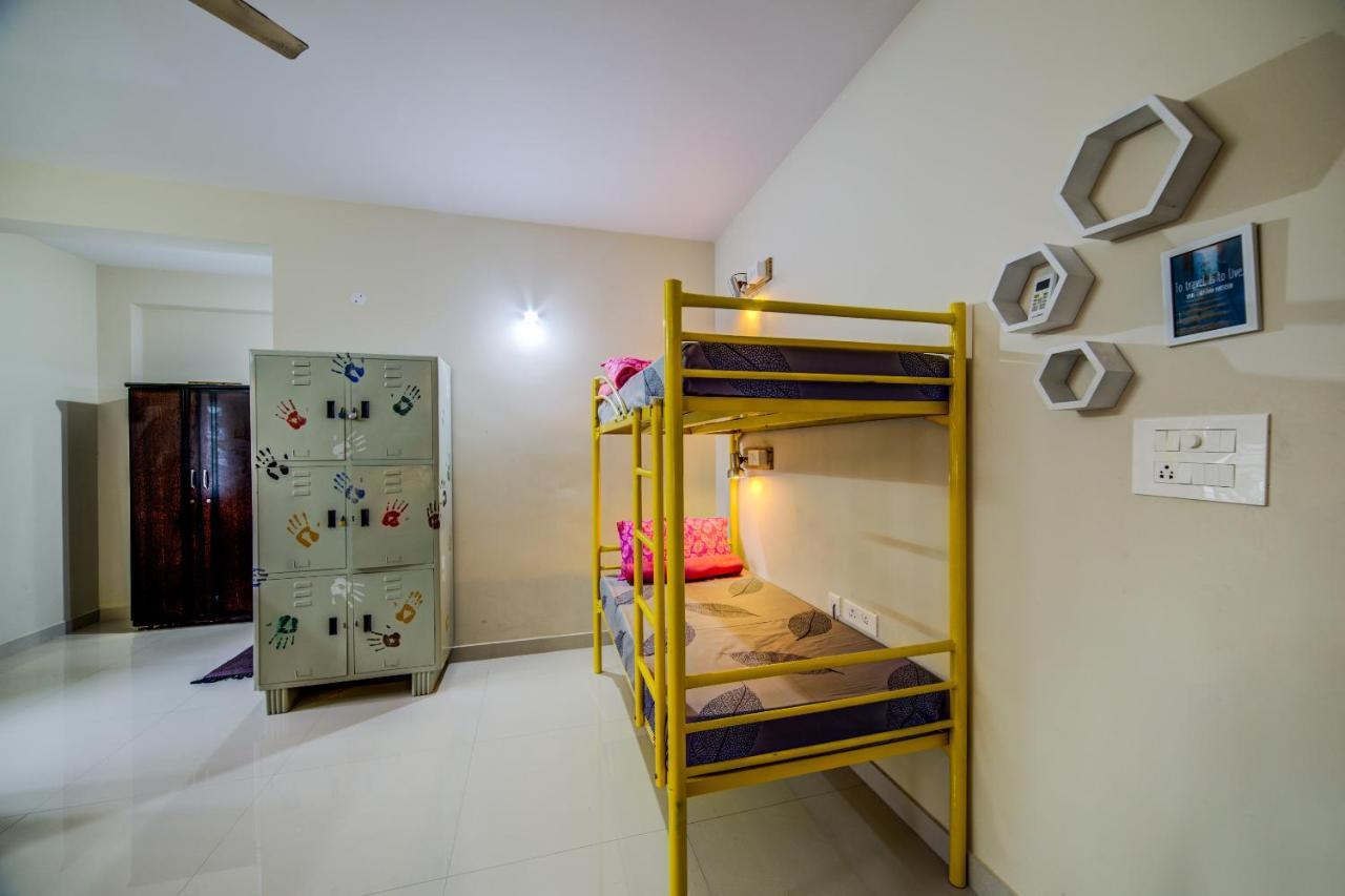 Beehive Commune Hyderabad Hostel Bagian luar foto