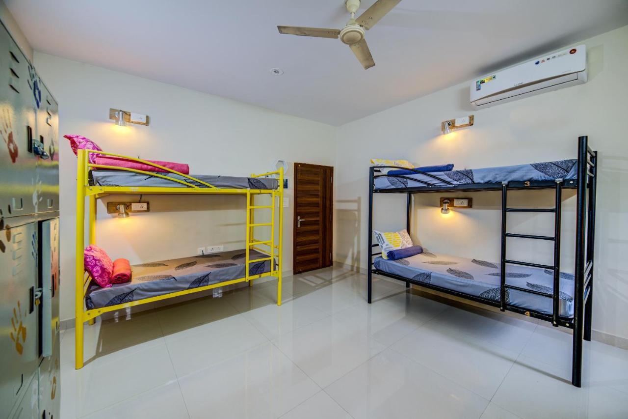 Beehive Commune Hyderabad Hostel Bagian luar foto