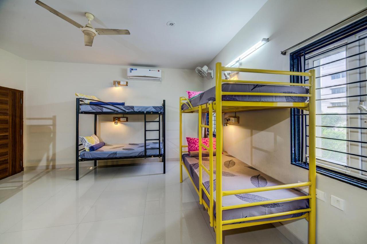 Beehive Commune Hyderabad Hostel Bagian luar foto