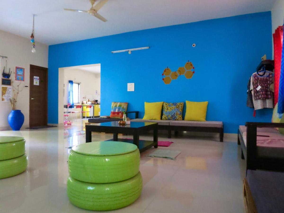 Beehive Commune Hyderabad Hostel Bagian luar foto