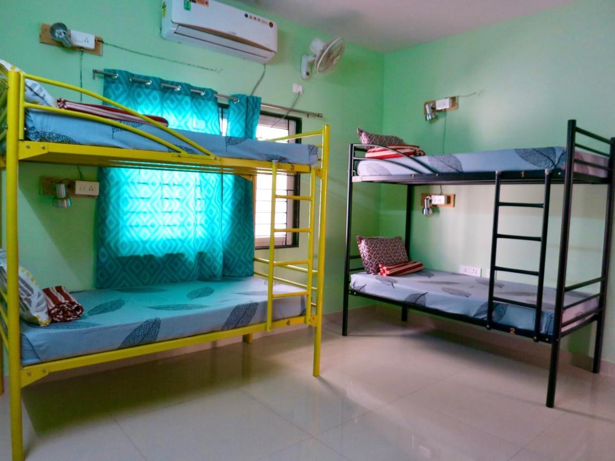 Beehive Commune Hyderabad Hostel Bagian luar foto
